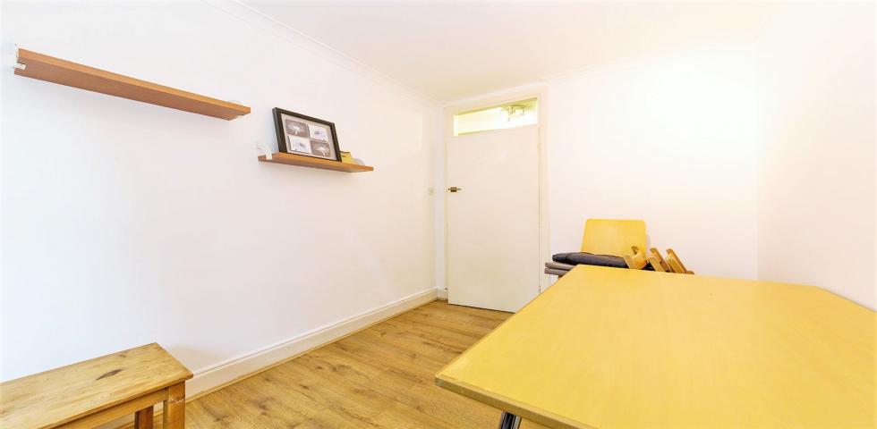 			2 Bedroom, 1 bath, 1 reception Flat			 Mapesbury Road, Brondesbury 